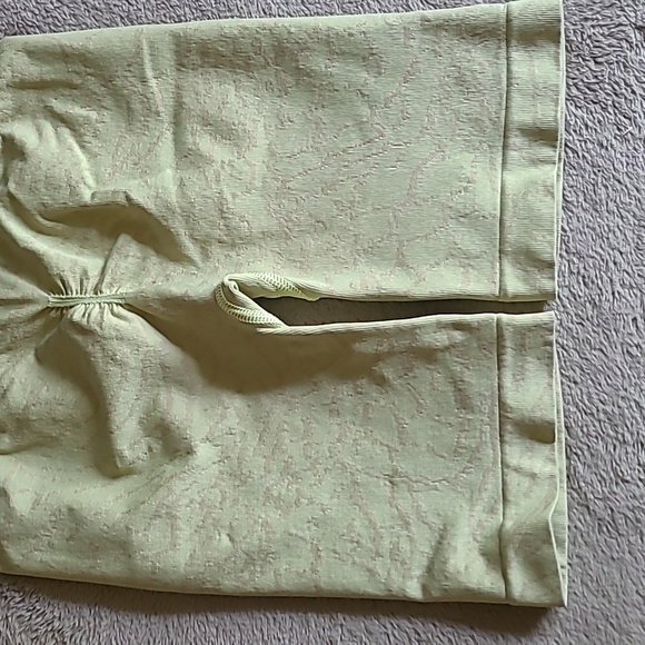 Gymshark Adapt Animal Seamless Cycling Shorts Firefly Yellow size small - Picture 8 of 13